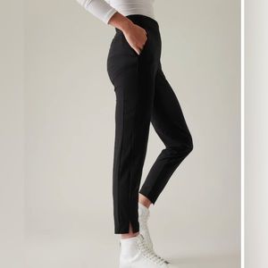 Athleta black Brooklyn cropped pants in size 16